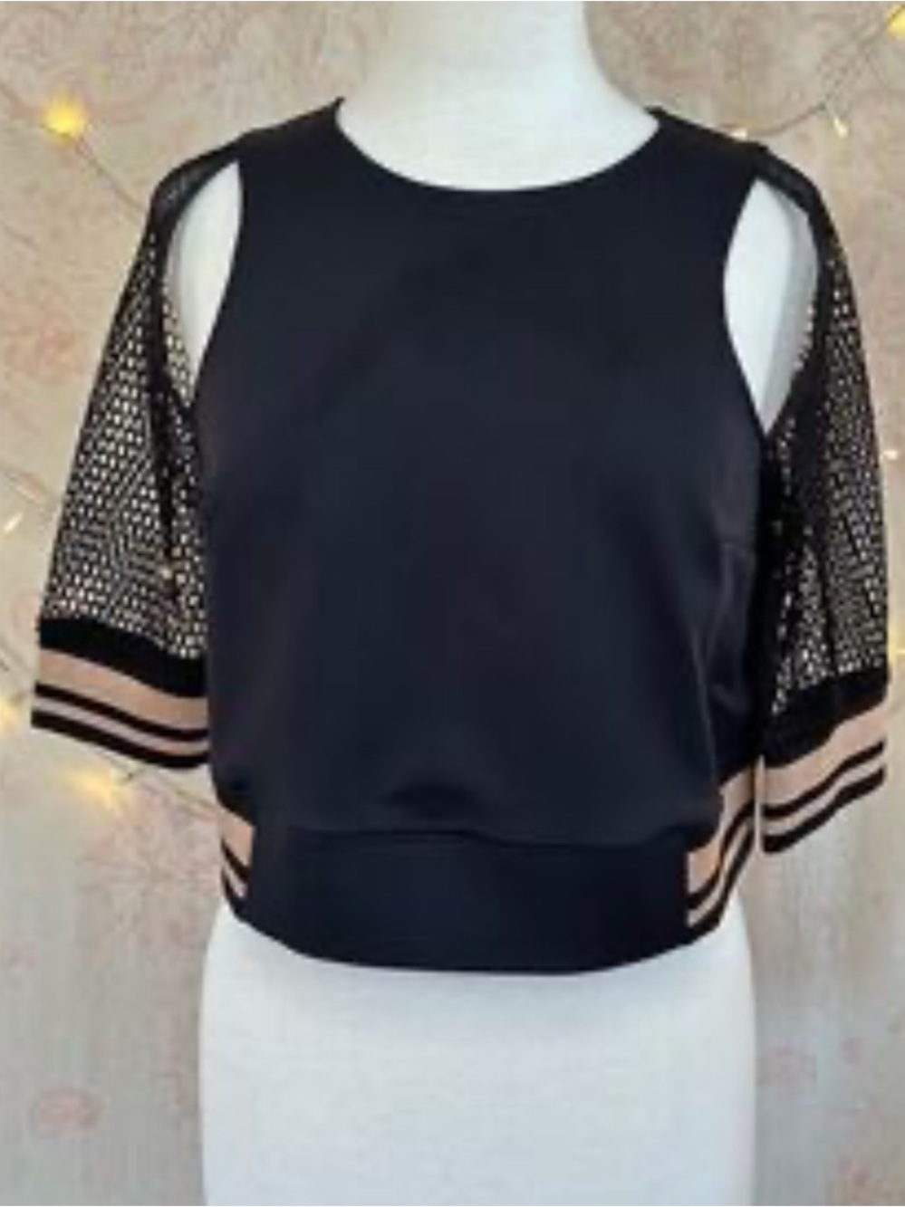 Lime and Vines jogger top, Black with Rose Gold! Size M.
Mesh sleeves